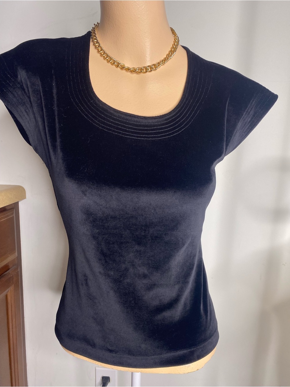 Made in Italy Black Velvet Short Sleeve Women’s Top
